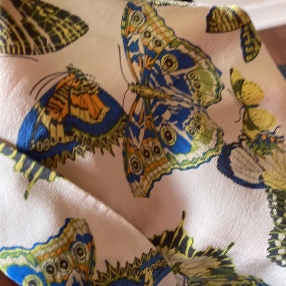 Equipment Femme Silk Butterfly Print Top - Picture 5 of 7